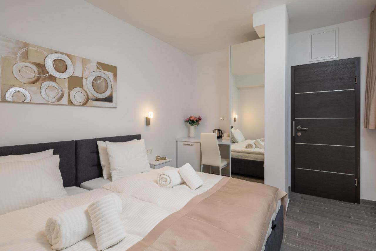 Luxury Studios & Room Five Split Exterior photo