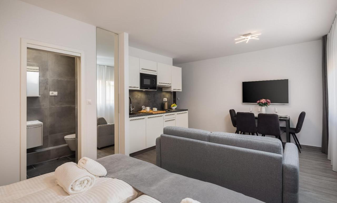 Luxury Studios & Room Five Split Exterior photo